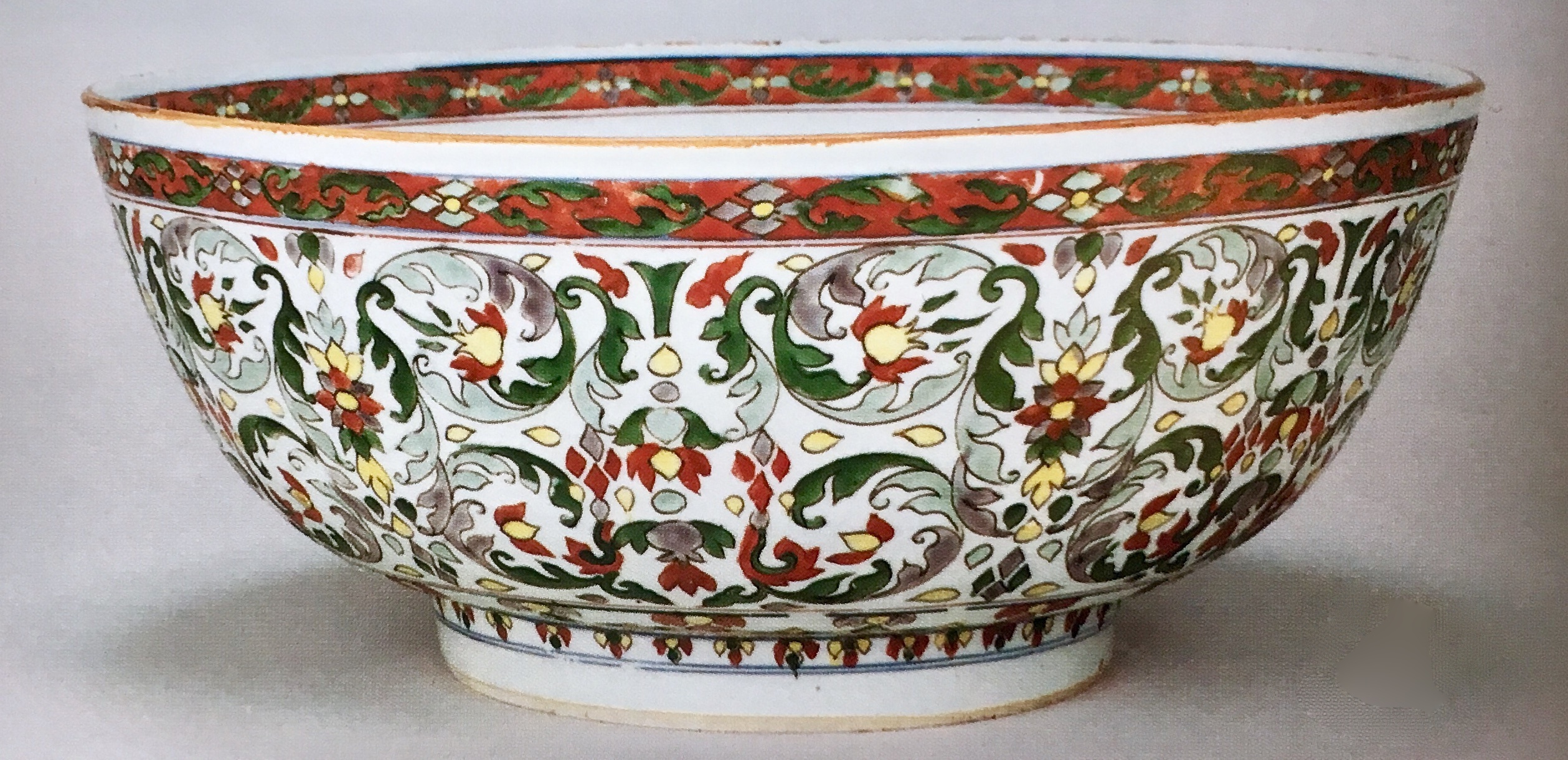 a large wucai bowl, chinese, early kangxi